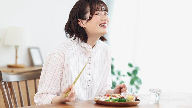 マウスピース矯正は1日何時間つける?装着時間が短いとどうなる?