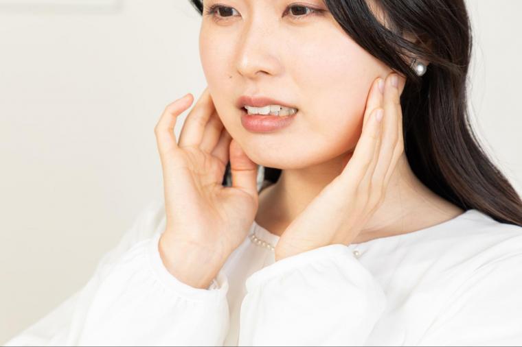 ホワイトニングはしみるって本当?原因と対策、予防法も解説